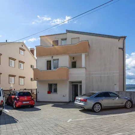 1 Bedroom Lovely In Цриквеница