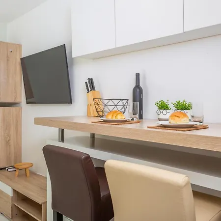 Апартаменты 1 Bedroom Lovely In Цриквеница