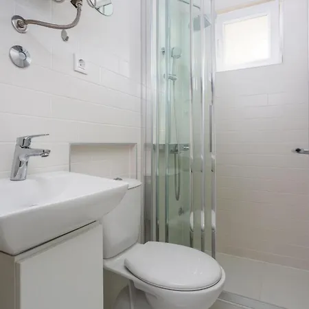 1 Bedroom Lovely In Апартаменты